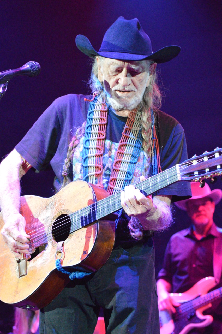 Willie Nelson – Elmore Magazine